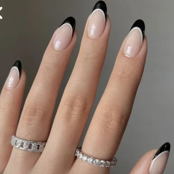 Classique Noire French Black Tip Nails Design