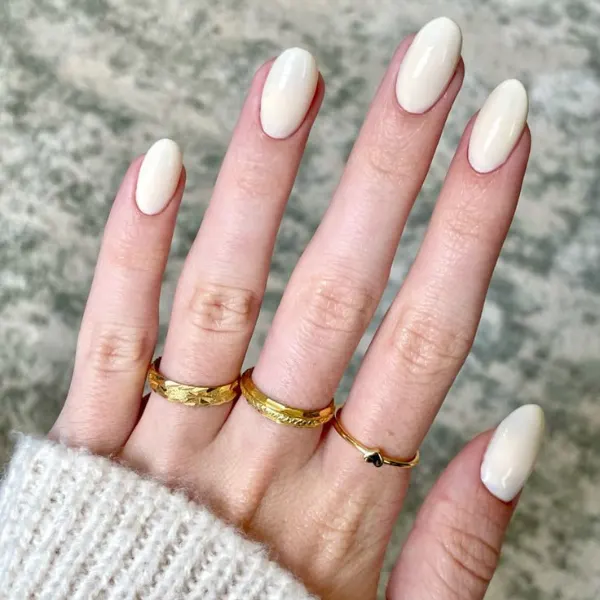 Vanilla Silk Pearl Nails Design