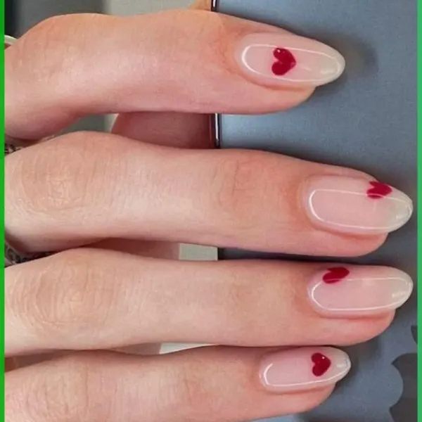 Minimal Love almond-shaped nails Design