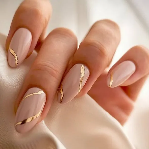 chic champagne wedding nails Design